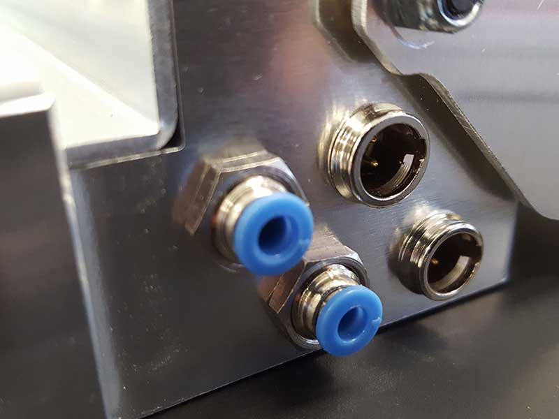 Tool changer pneumatic connection