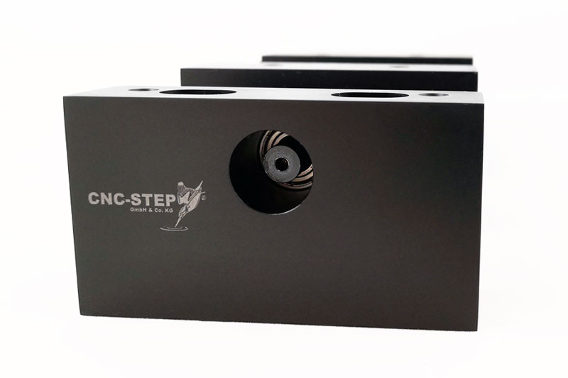 CNC-STEP Centrig vice 2208 side view