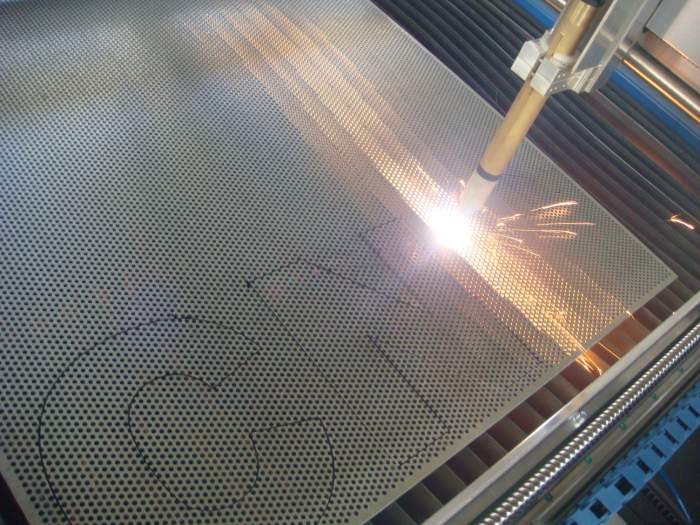CNC Plasma Cutting perfortated plate