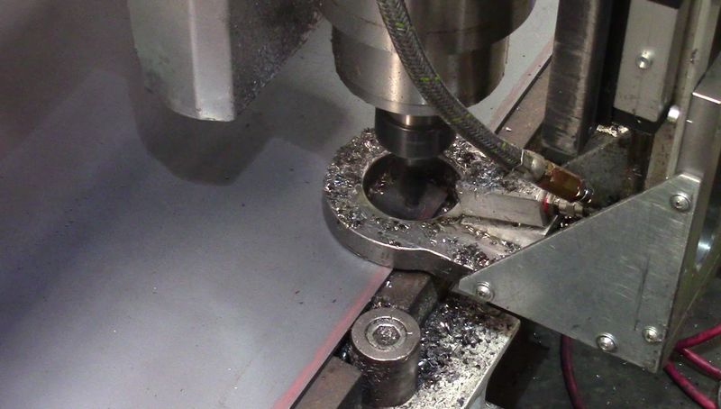 cnc bohren von stahlblechen