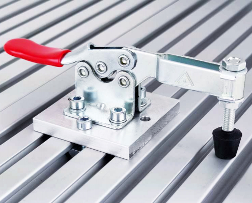 Large toggle clamp with mounting plate from aluminium