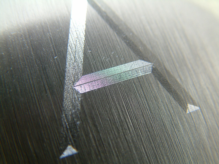 2D scratch engravings with diamond tool