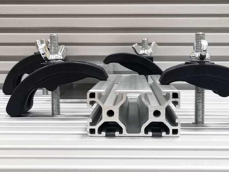 Clamping claw for different materials