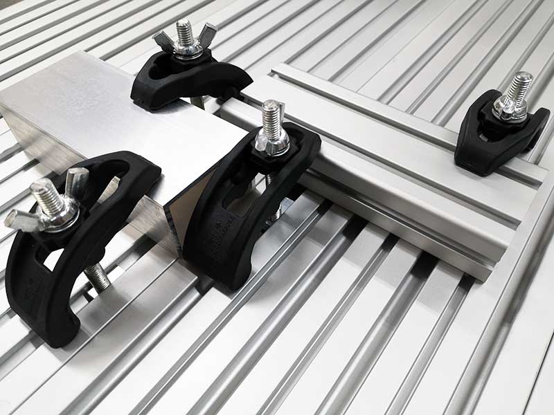 Workpiece clamped with clamping claws